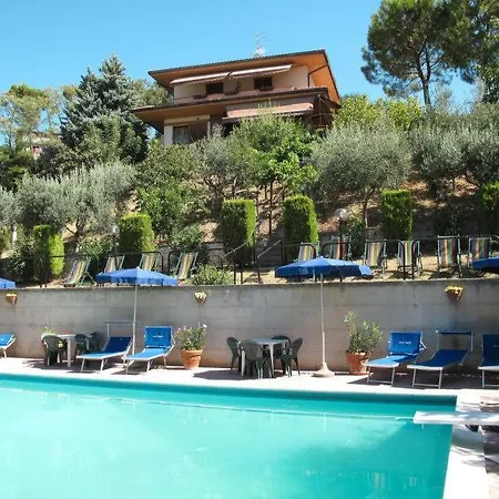 Sleeps 12 Pool Air Con Wifi Holiday home Notaresco