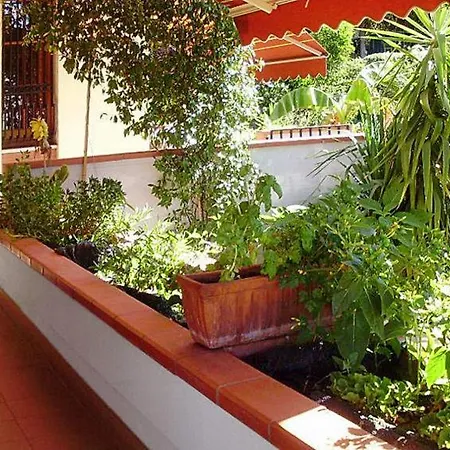 Holiday home Sleeps 12 Pool Air Con Wifi Notaresco