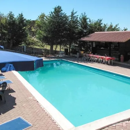Sleeps 12 Pool Air Con Wifi Holiday home Notaresco