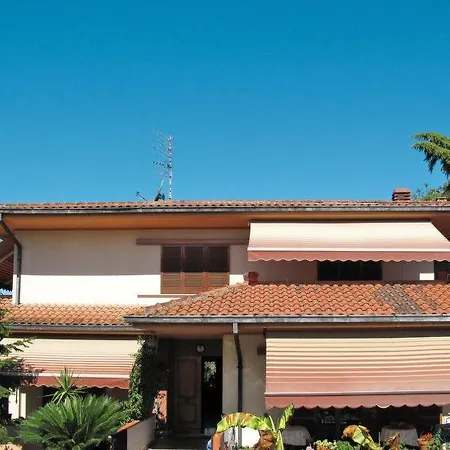 Sleeps 12 Pool Air Con Wifi