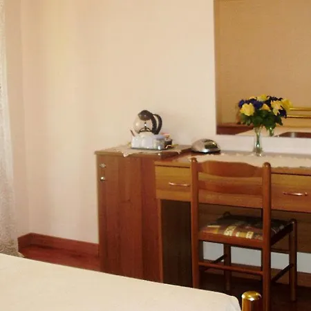 Sleeps 12 Pool Air Con Wifi Holiday home Notaresco