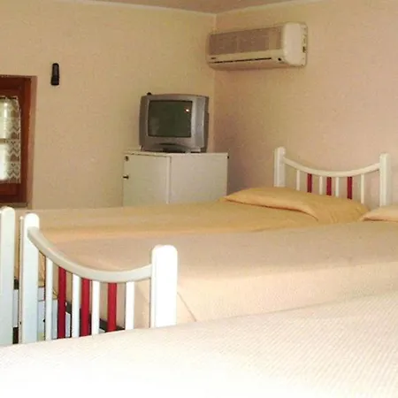 Holiday home Sleeps 12 Pool Air Con Wifi